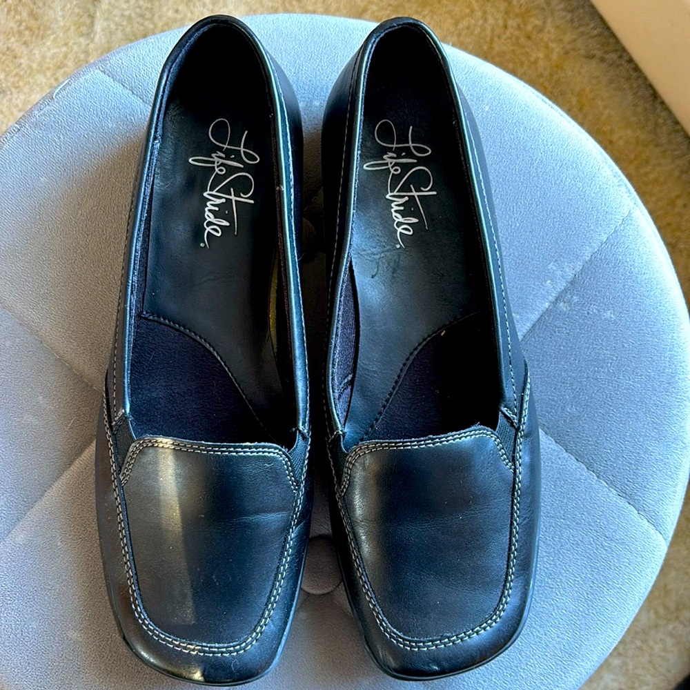 Ladies black flat shoes. Lightly worn. Size 8
